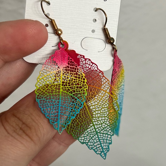 Multicolor leaf drop earrings - Picture 2 of 3